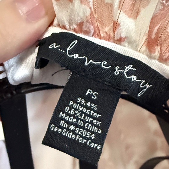 Chic Floral Ruffle Blouse - Soft Pink - Picture 9 of 9